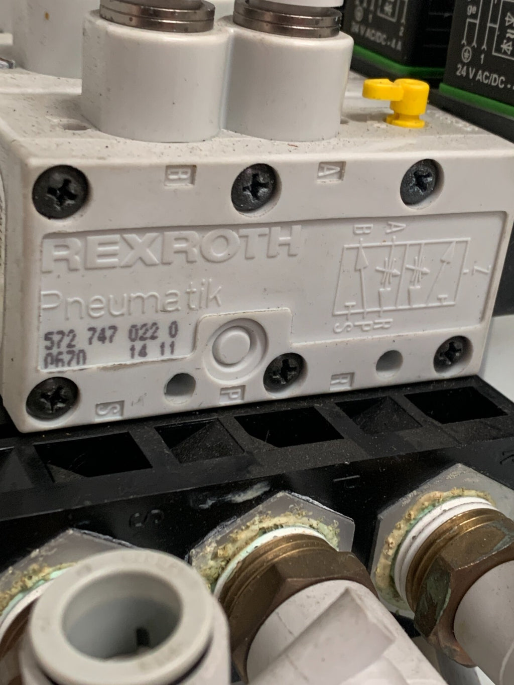 Rexroth Pneumatic Manifold Block R434001875 w/ 5x Solenoid Valves R4340018704