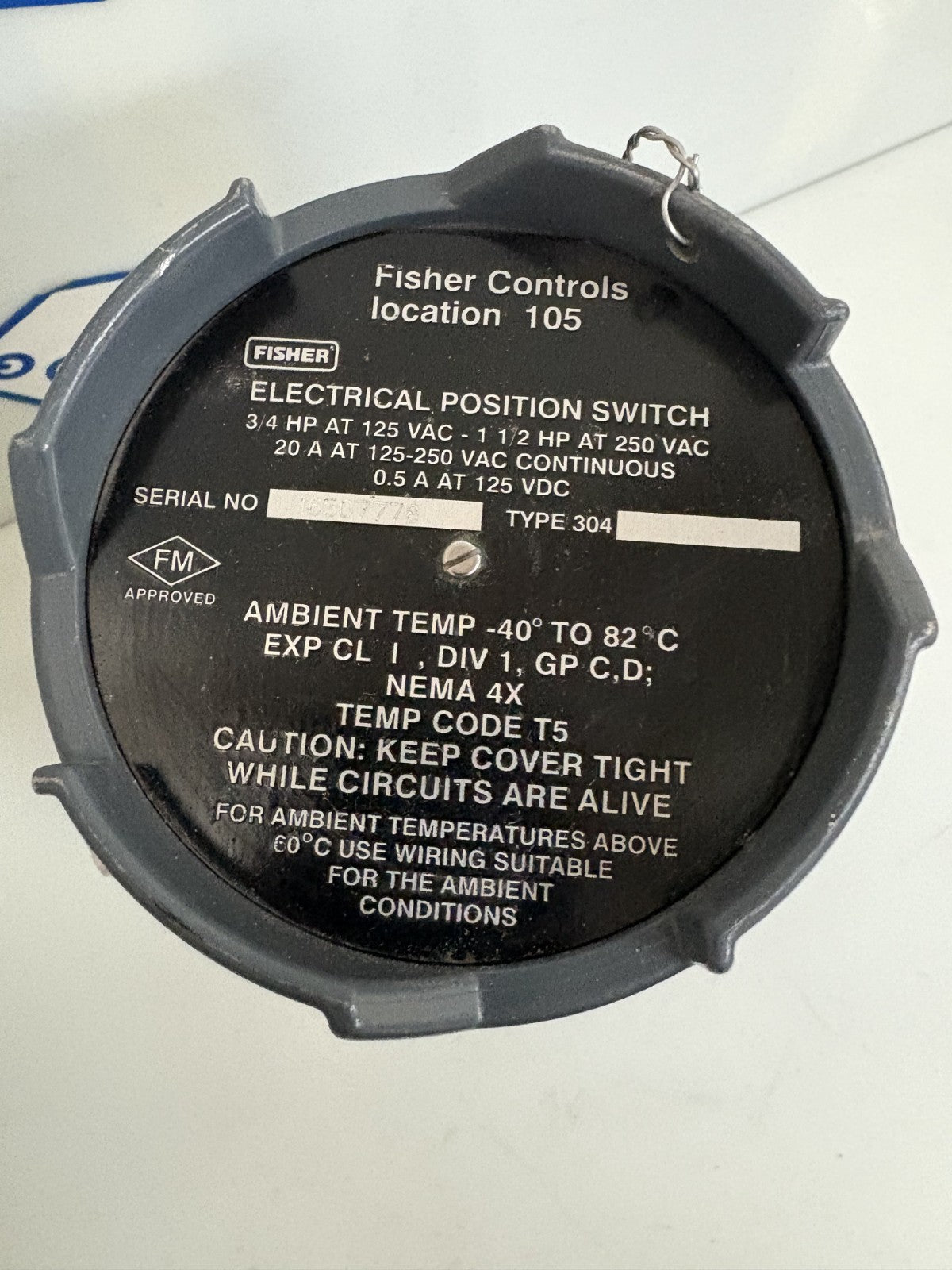FISHER CONTROLS LOCATION 105 TYPE 304 ELECTRICAL POSITION SWITCH ASSY W BRACKET1