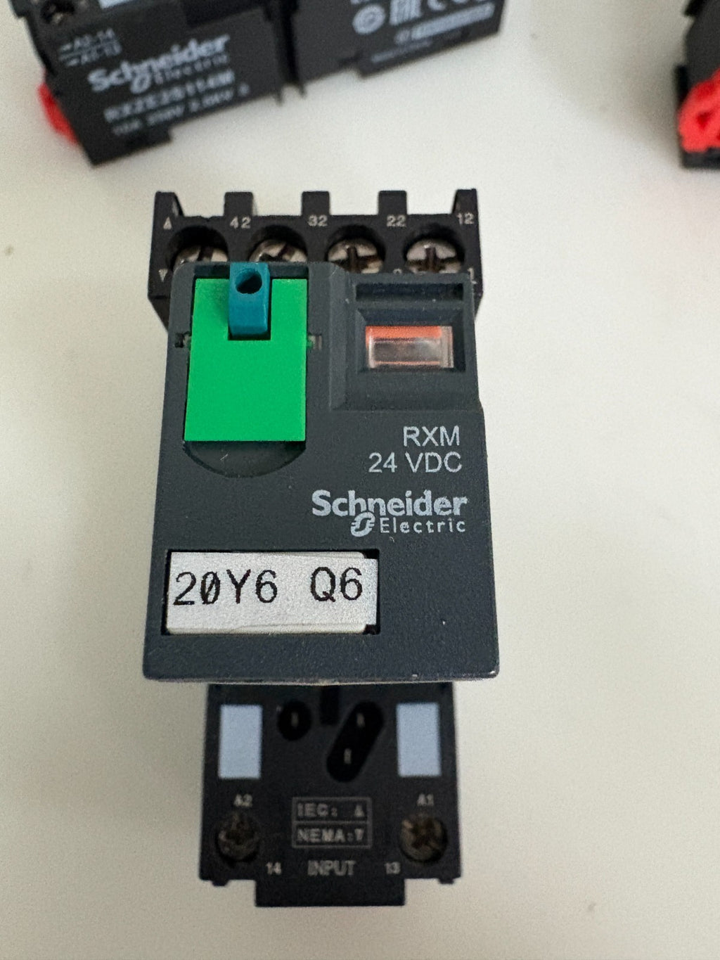LOT OF 5 SCHNEIDER ELECTRIC PLUG IN RELAY RXM4ABIBD W/RXZE2S114M