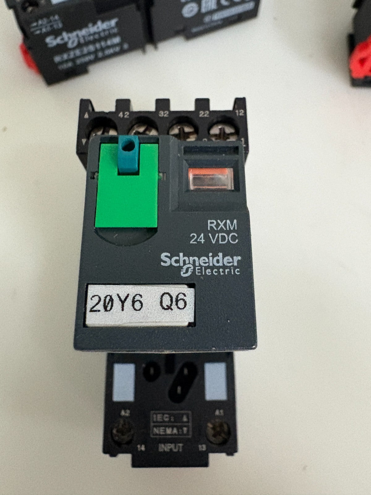 LOT OF 5 SCHNEIDER ELECTRIC PLUG IN RELAY RXM4ABIBD W/RXZE2S114M