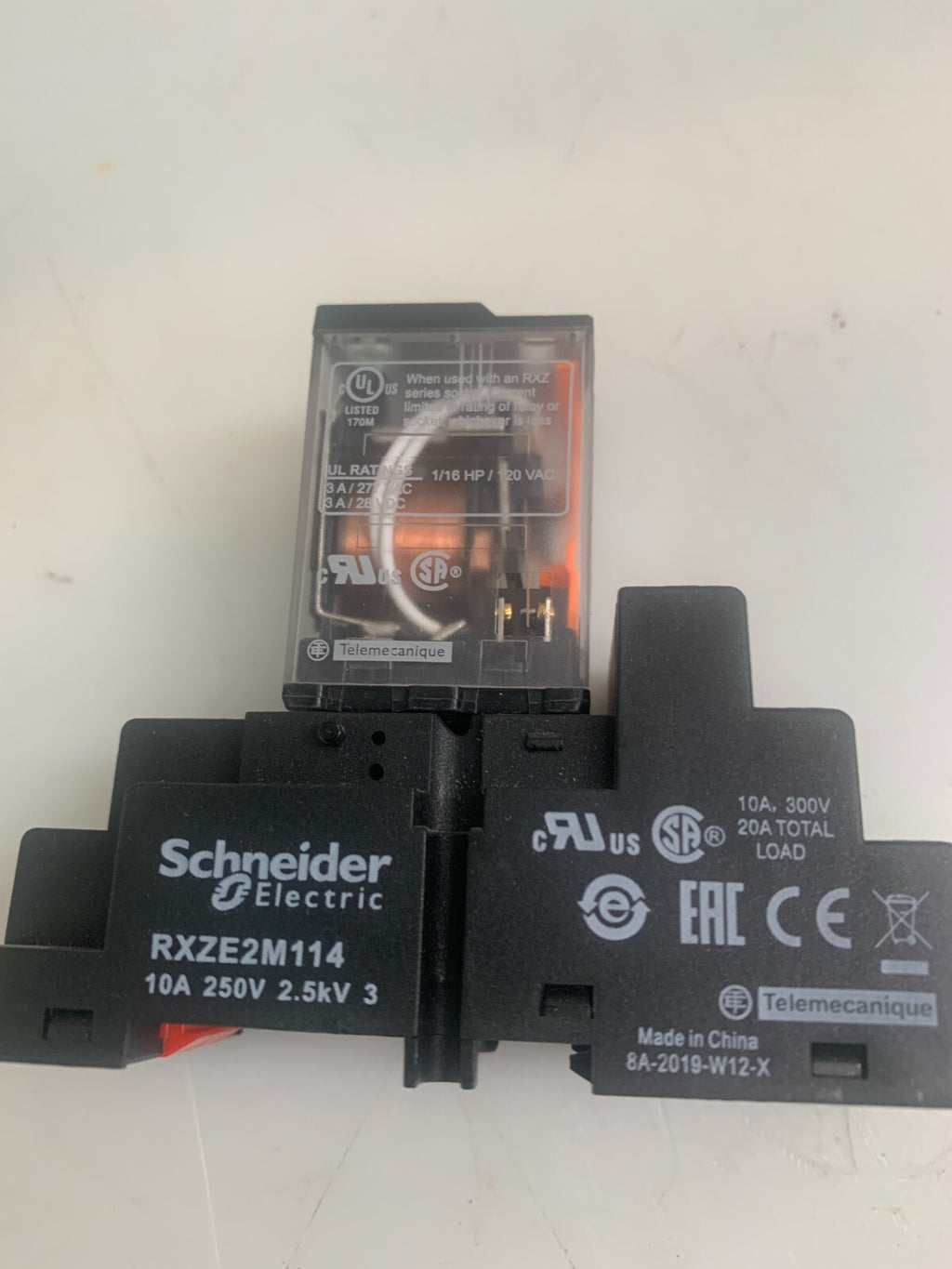 SCHNEIDER ELECTRIC RXZE2M114 Relay  w/SCHNEIDER  RXM4GB2B7 Socket (Lot of 2)