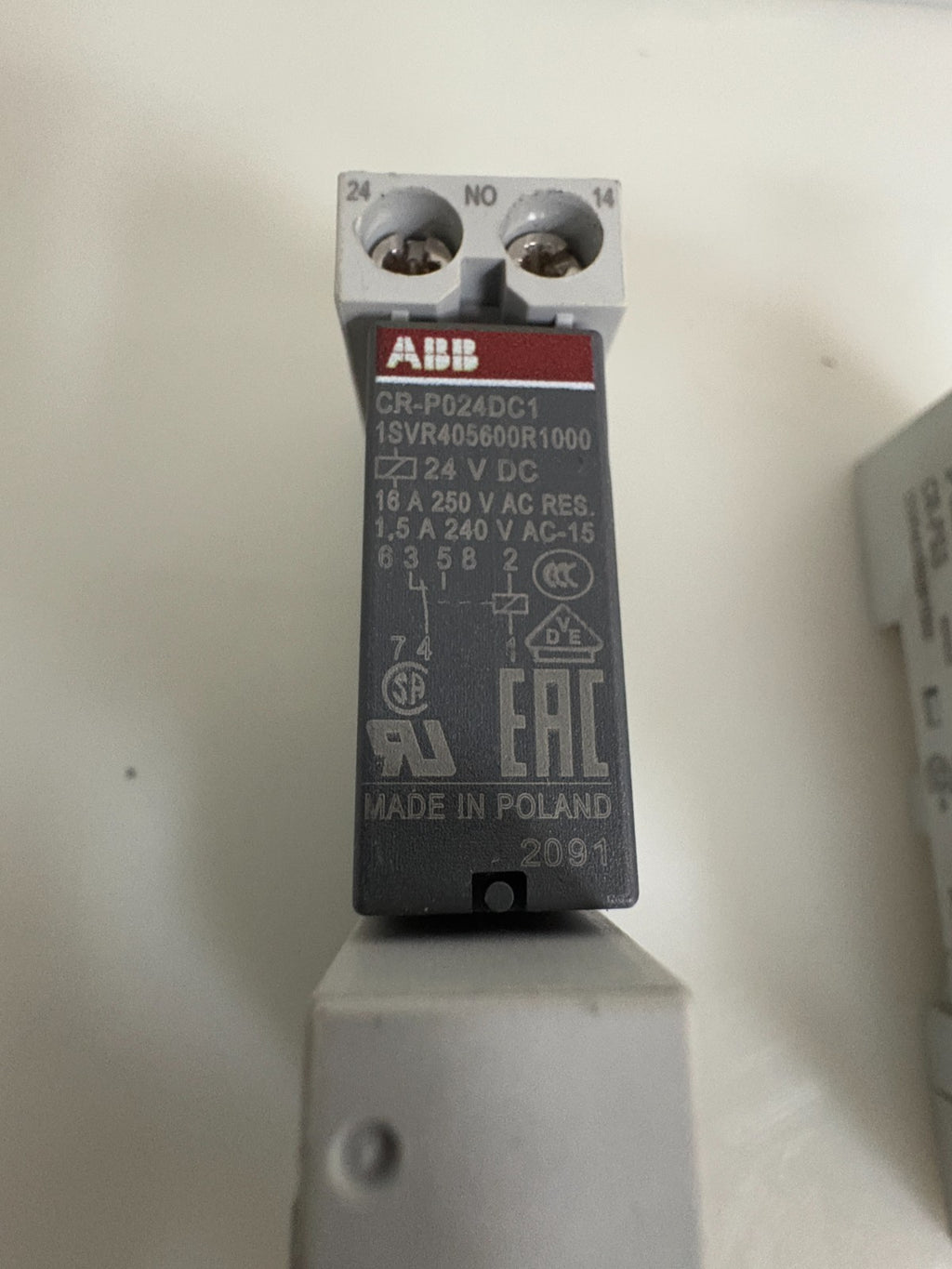 LOT OF 2 ABB RELAY CR-P024DC1 W/CR-PSS BASE