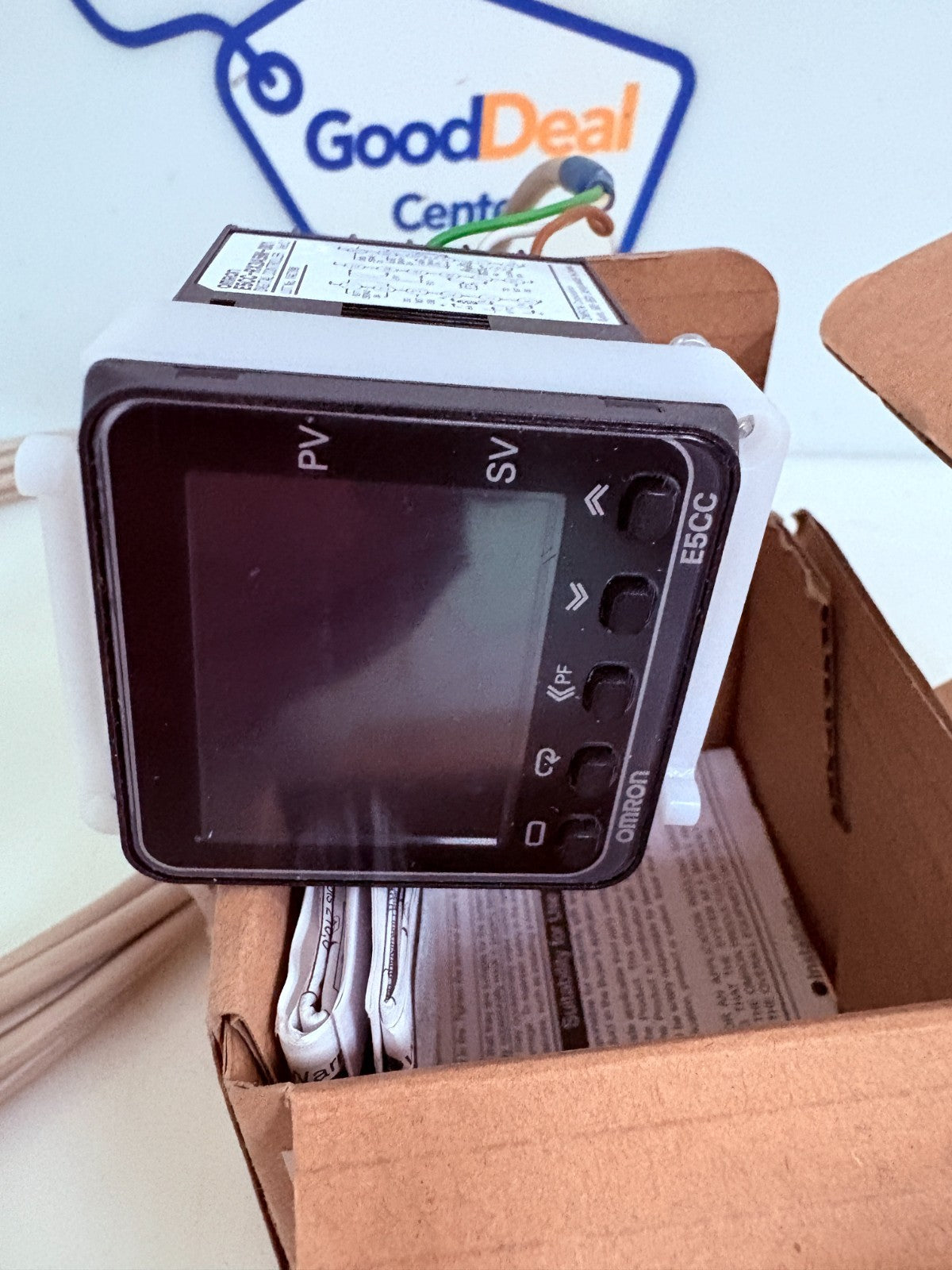 OMRON DIGITAL CONTROLLER MULTI RANGE E5CC-RX3A5M-001 W/CABLE AND PROBE