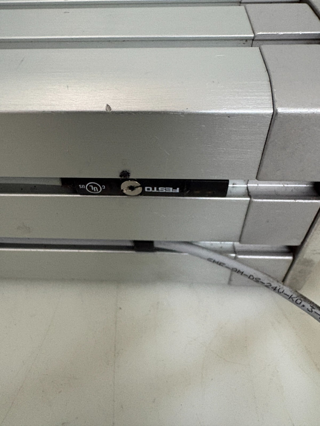 FESTO PNEUMATIC CYLINDER ADN-50-80-A-PPS-A 572699 W/2 FESTO SENSOR1