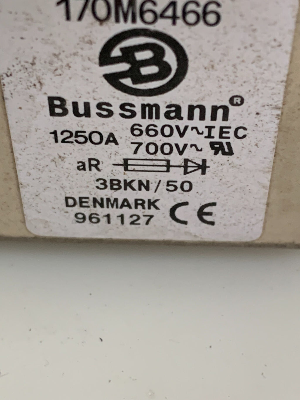 BUSSMAN FUSE 1250 A 660V 170M6466 W/BUSSMAN 170H0069 2 A 250V NSW710-1S