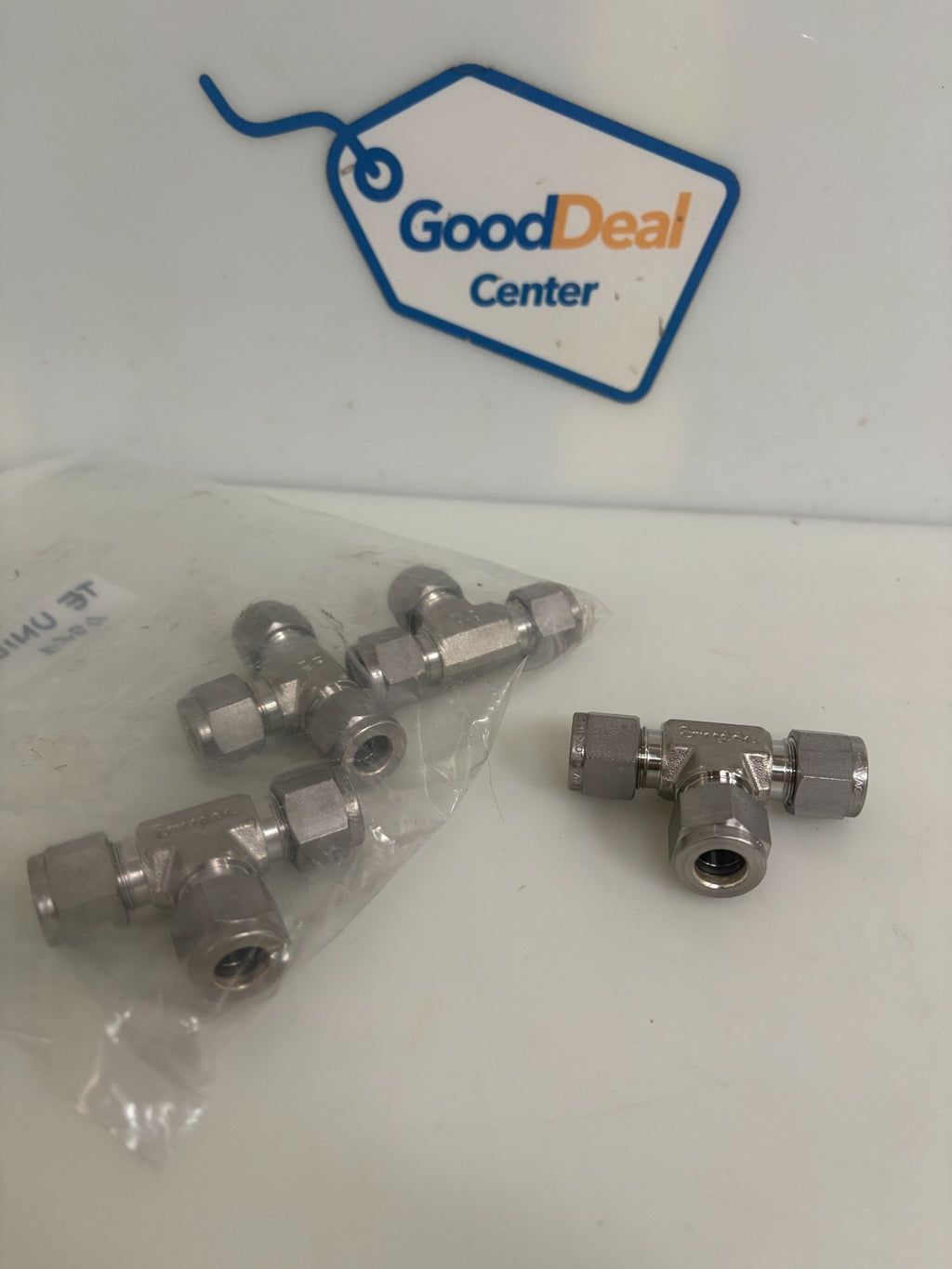 LOT OF 4 SWAGELOK TEE 316 S STEEL 4RU 3/8X3/8X3/8 NPT0