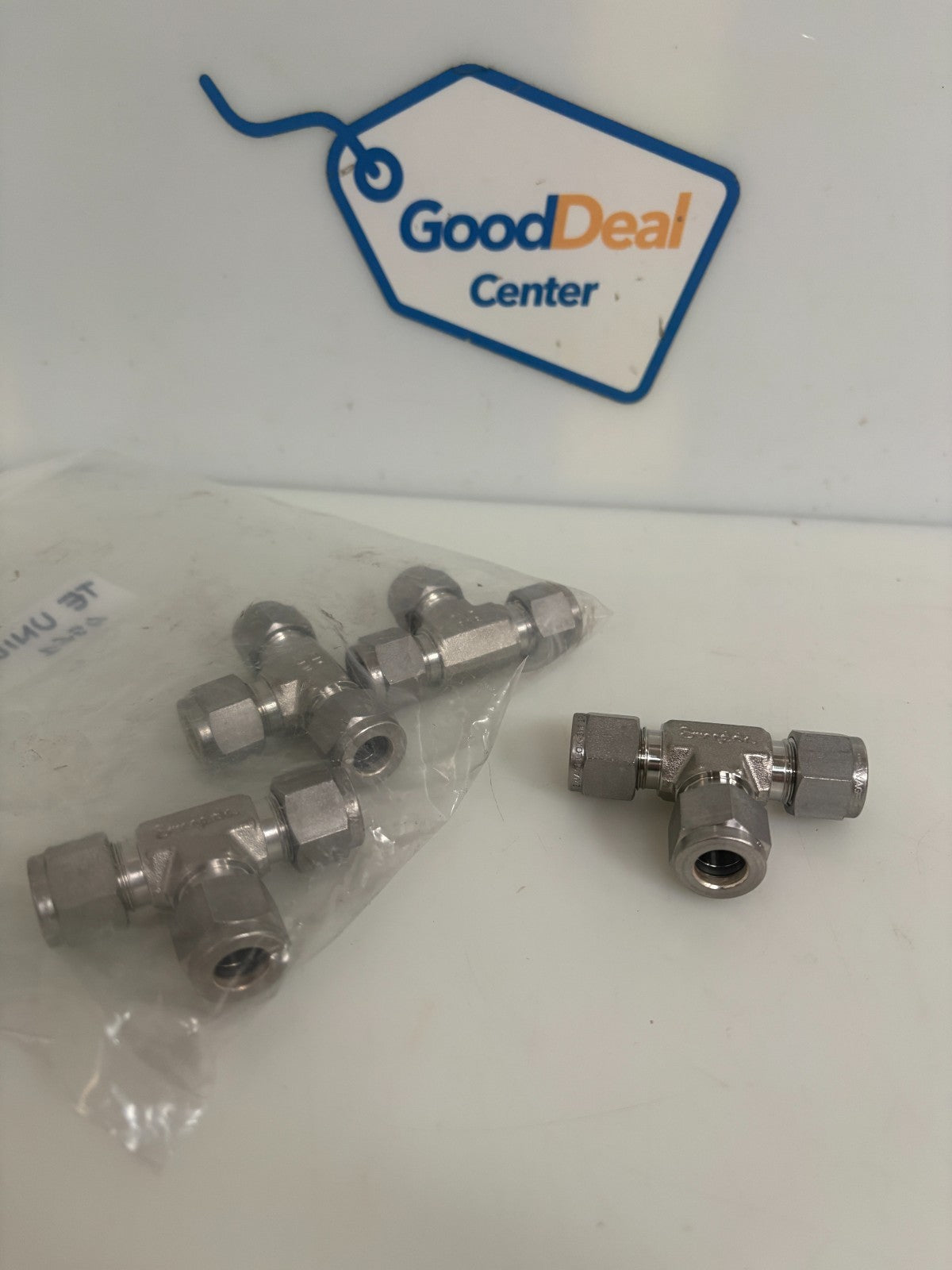 LOT OF 4 SWAGELOK TEE 316 S STEEL 4RU 3/8X3/8X3/8 NPT0