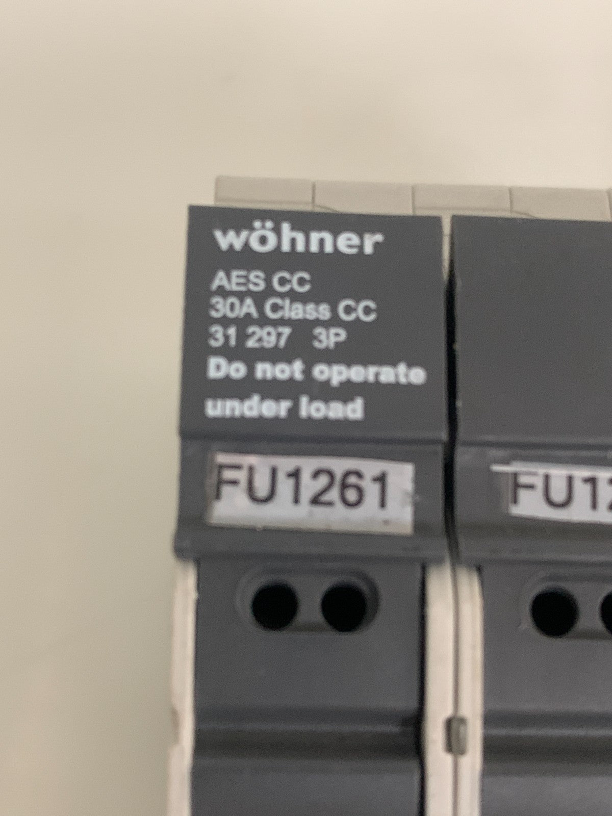 LOT OF 2 WOHNER 3P 30 AMP FUSE HOLDER 31 297 3P