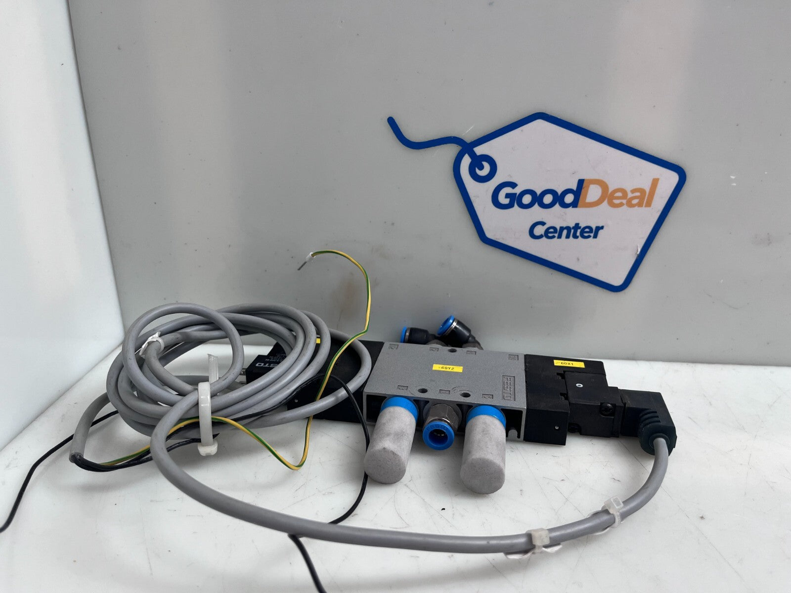 FESTO CPE18-M1H-5/3E-1/4  Air Solenoid Valve 1702491