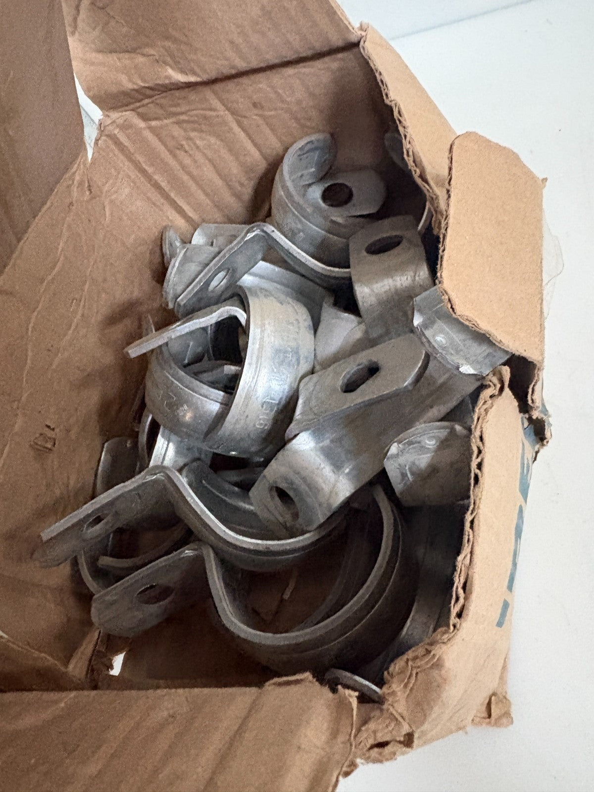 ABB THOMAS & BETTS ONE HOLE EMT STRAP CI13163