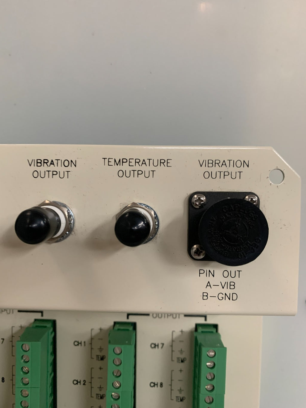 IRD 12 CHANNEL I/O VIBRATION AND TEMPERATURE CONTROL BOARD 69680-01 REV NR