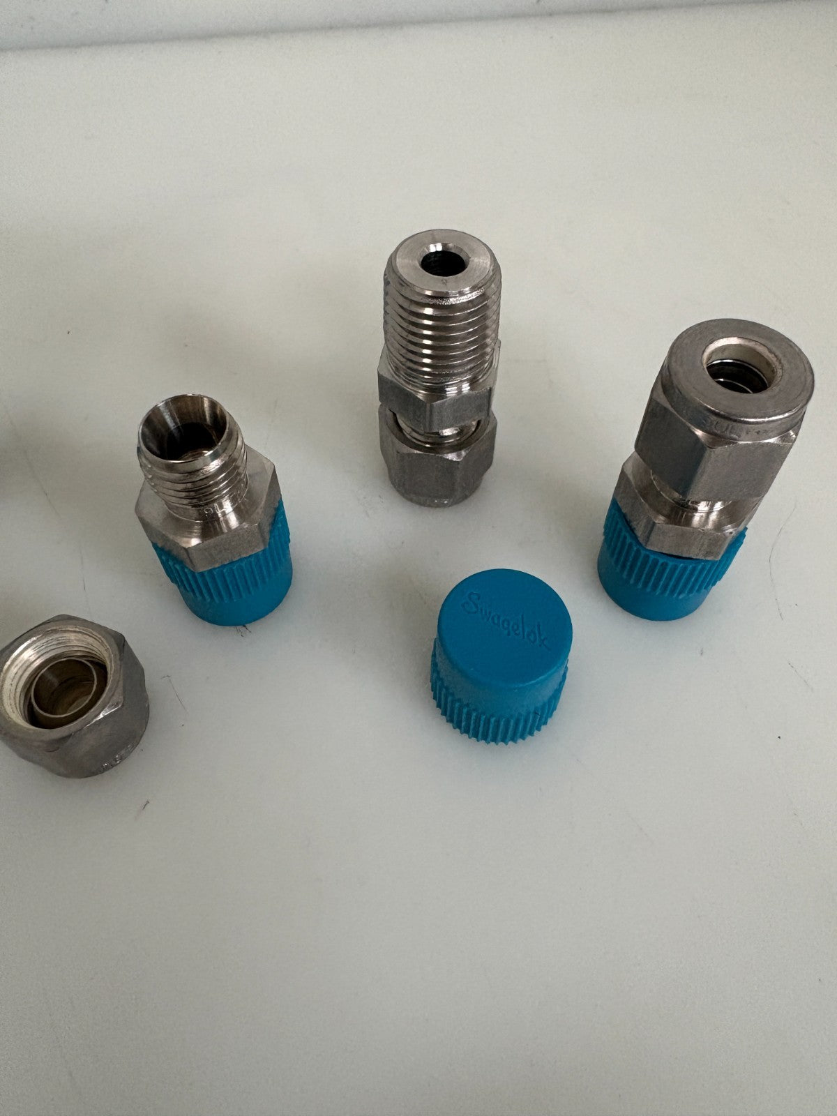 LOT OF 4 SWAGELOK S STEEL TUBE UNION 1/4 TUBE X 1/8 NPT