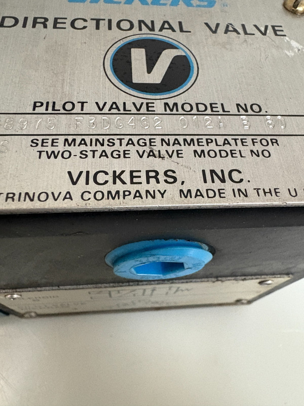 VICKERS DIRECTIONAL VALVE PILOT VALVE #868992 F3-DG4S2 012A B 80