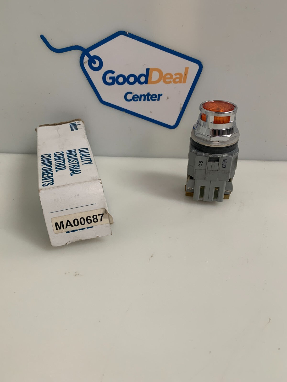 IDEC AMBER PUSH BUTTON BST-100 ACLFD299