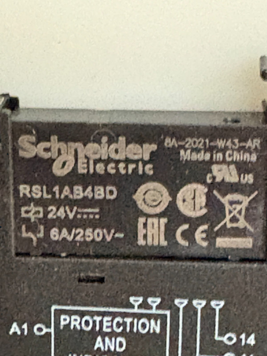 LOT OF 10 SCHNEIDER ELECTRIC RSL1AB4BD W/BASE RSLZVA12