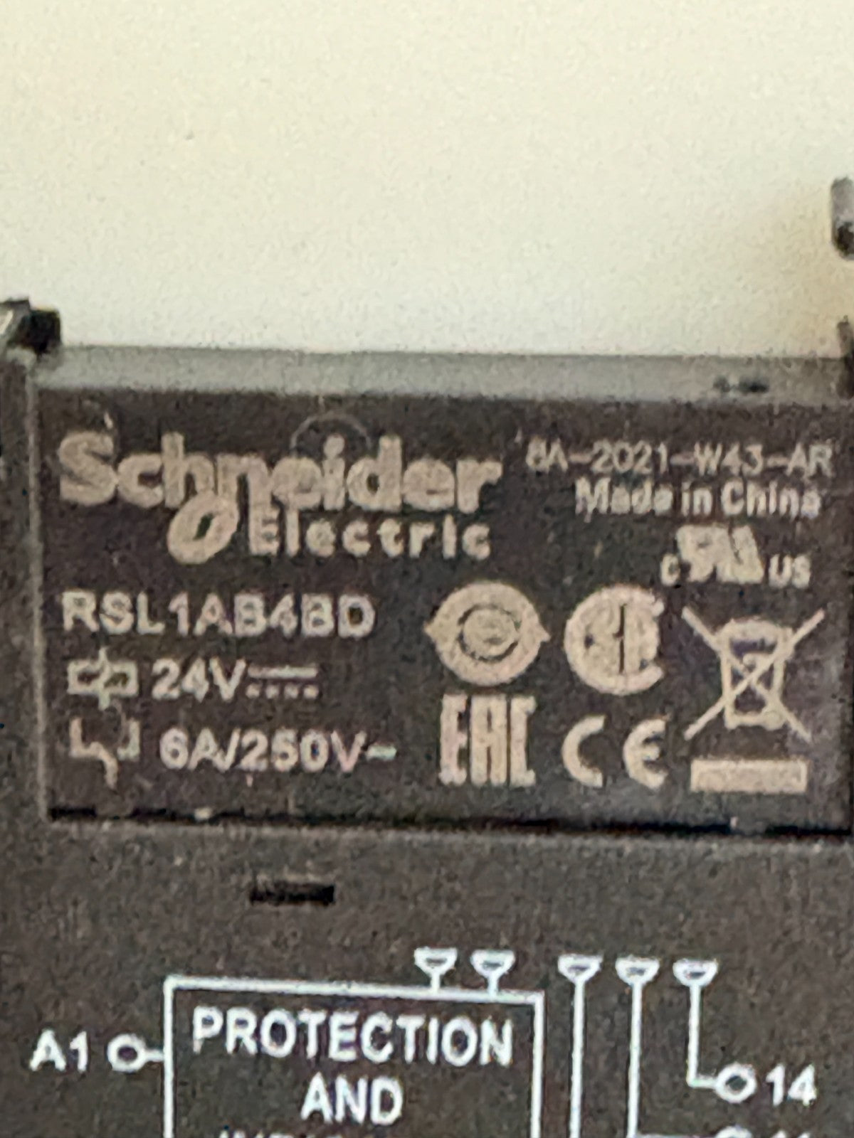 LOT OF 10 SCHNEIDER ELECTRIC RSL1AB4BD W/BASE RSLZVA12