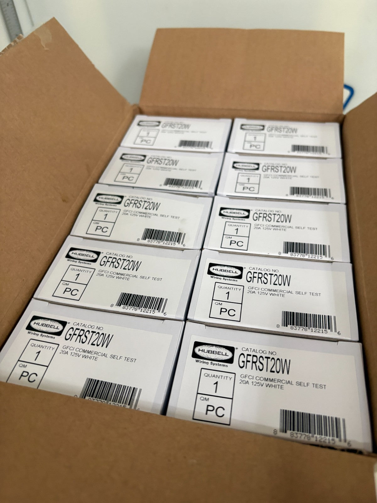 HUBBELL GFCI COMMERCIAL SELF TEST INLET WHITE 10 IN BOX3