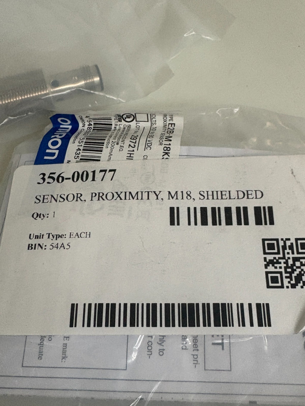 LOT OF 2 OMRON PROXIMITY SENSOR E2B-M18KS08-M1-B12
