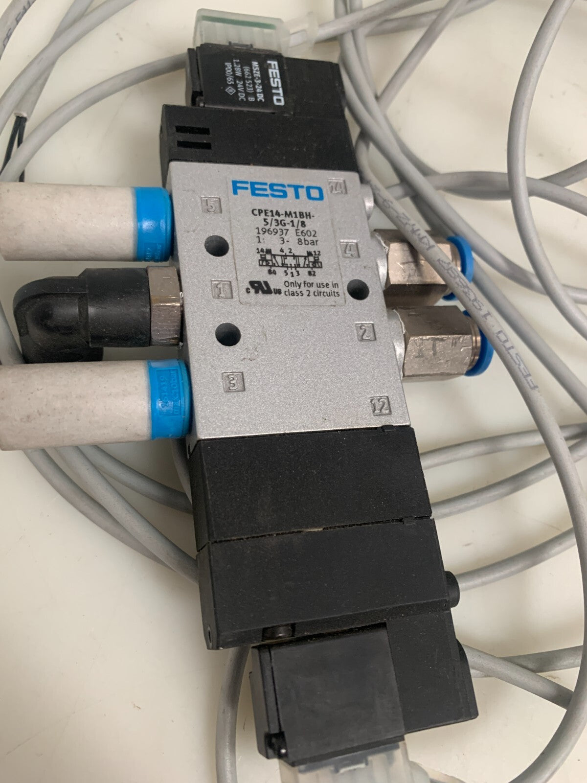 FESTO SOLENOID VALVE 196937 CPE14-M1BH 5/3G-1/8  W/2 SOLENOID 662 523