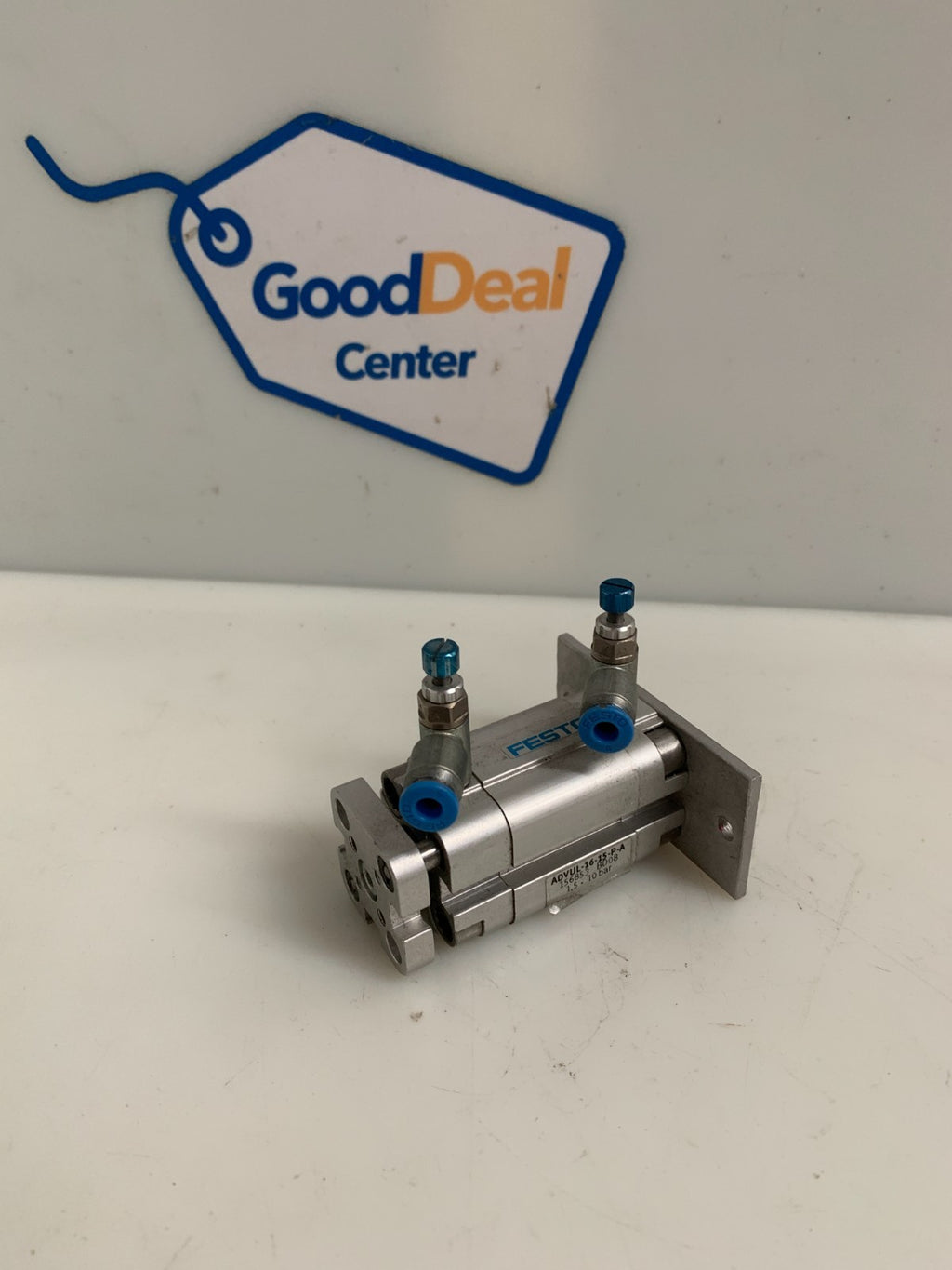 FESTO   ADVUL-16-15-PA   Pneumatic Cylinder 156853  W/2 Adjustable Valves0
