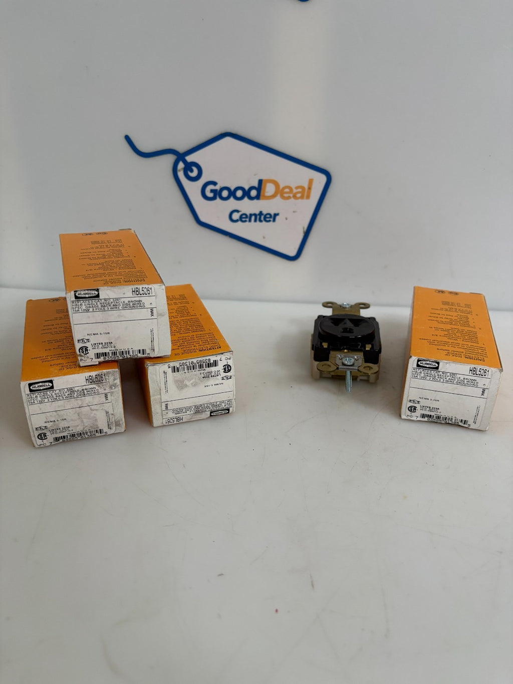 LOT OF 4 HUBBELL 2P3W 15A 125V RECEPTACLE HBL5261
