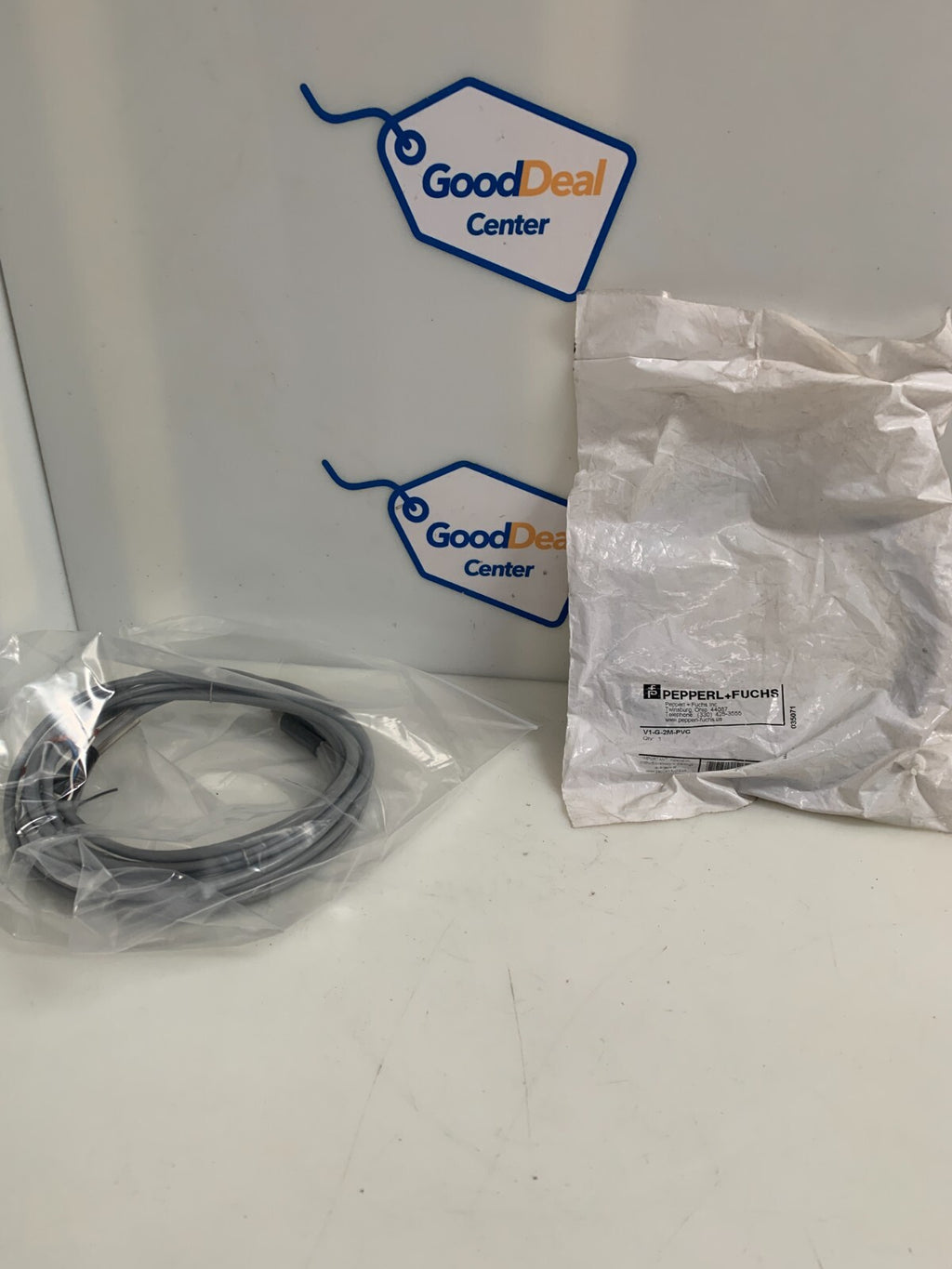 LOT OF 3 PEPPERL & FUCHS SENSOR CABLE CONNECTOR 035071 V1-G-2M-PVC