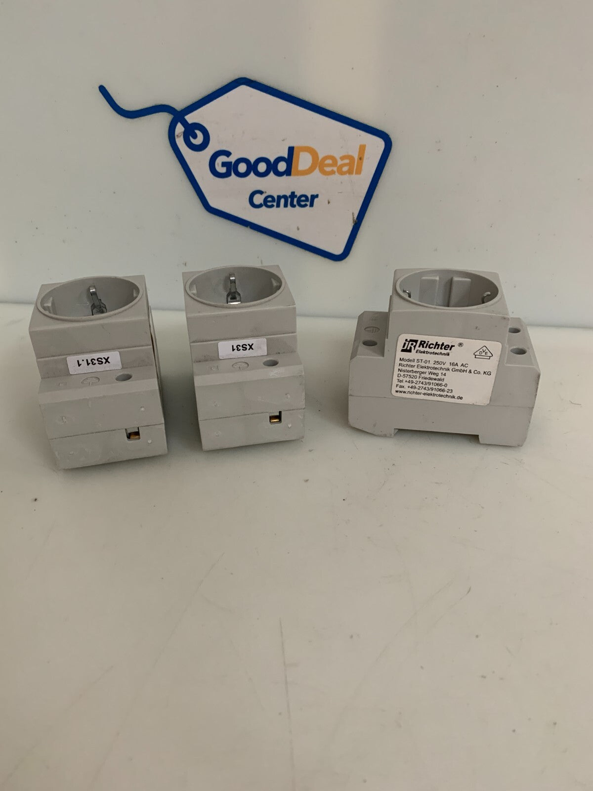 LOT OF 3 RICHTER CABINET SOCKET ST-01 250V 16A