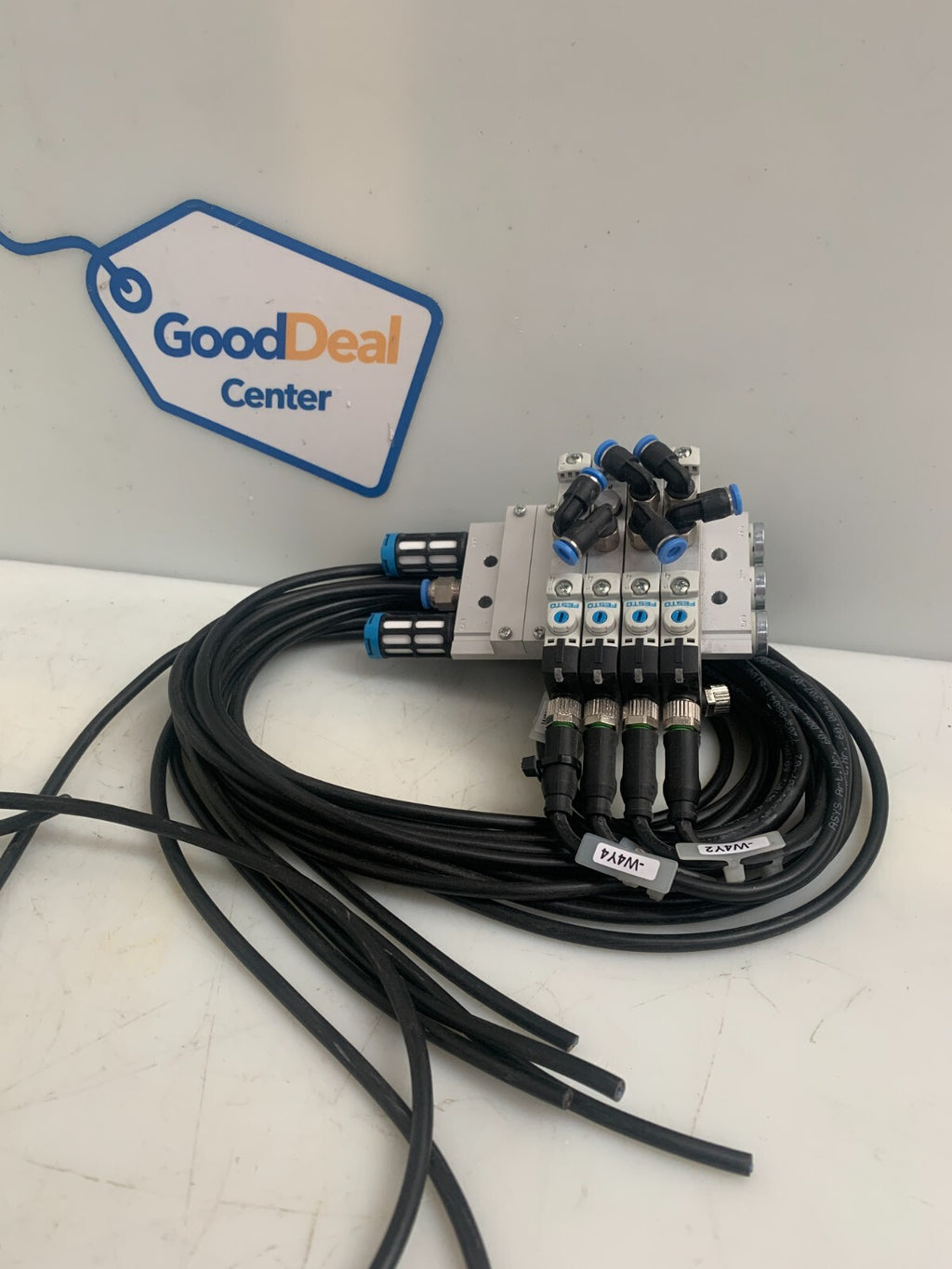 Festo Electric-Pneumatic Solenoid valve unit 4 x VUVG-L10-M52-RT-M5-1P3 w/cables0