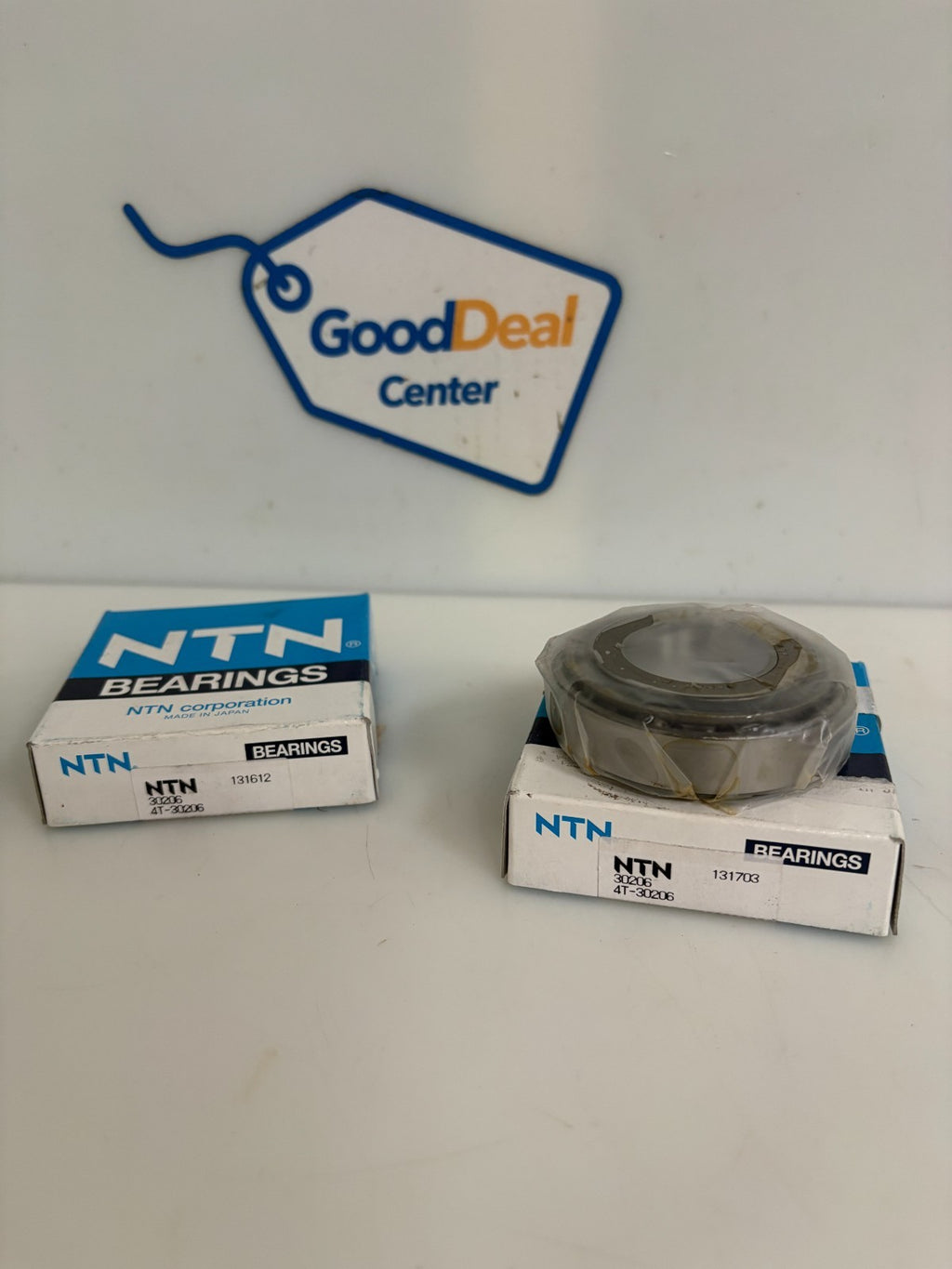LOT OF 2 NTN TAPERED ROLLER BEARING 30206 4T-302060
