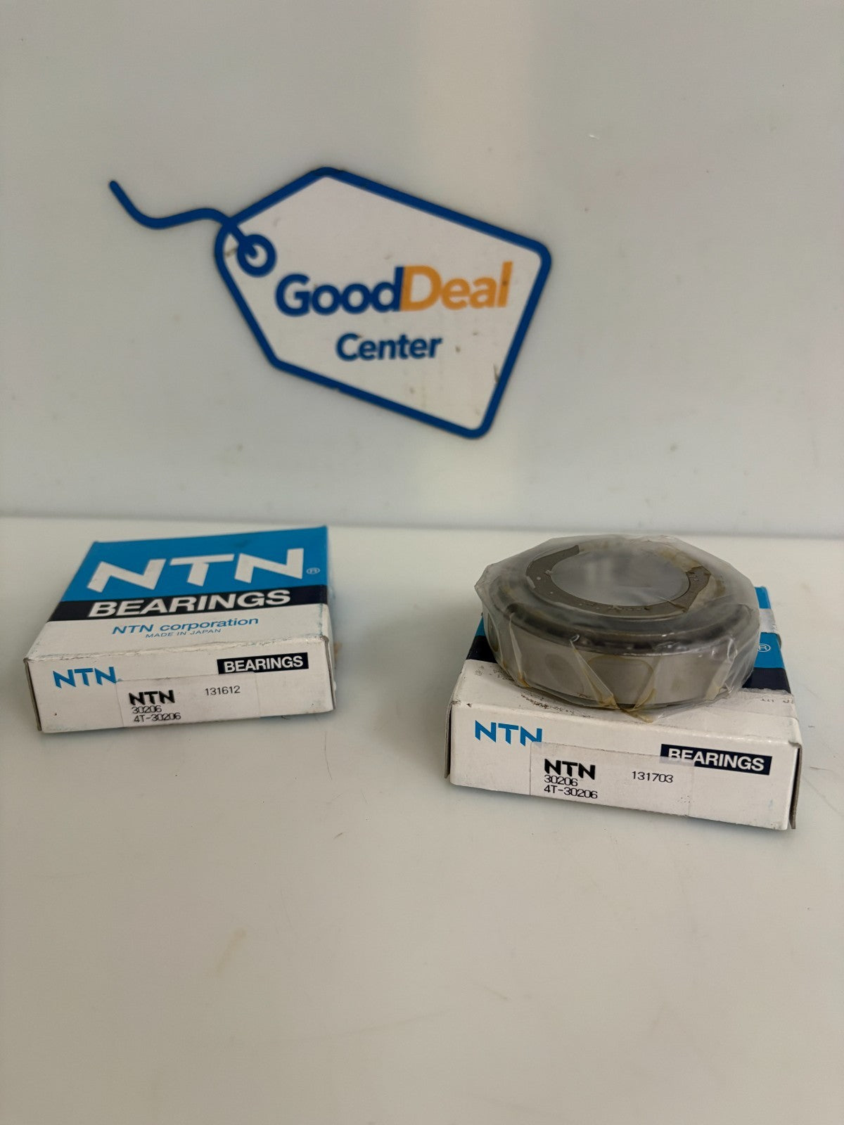 LOT OF 2 NTN TAPERED ROLLER BEARING 30206 4T-302060