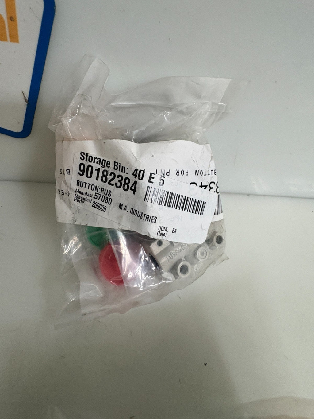 LOT OF 5 SMC PUSH BUTTON PNEUMATIC VALVE VM130-N01