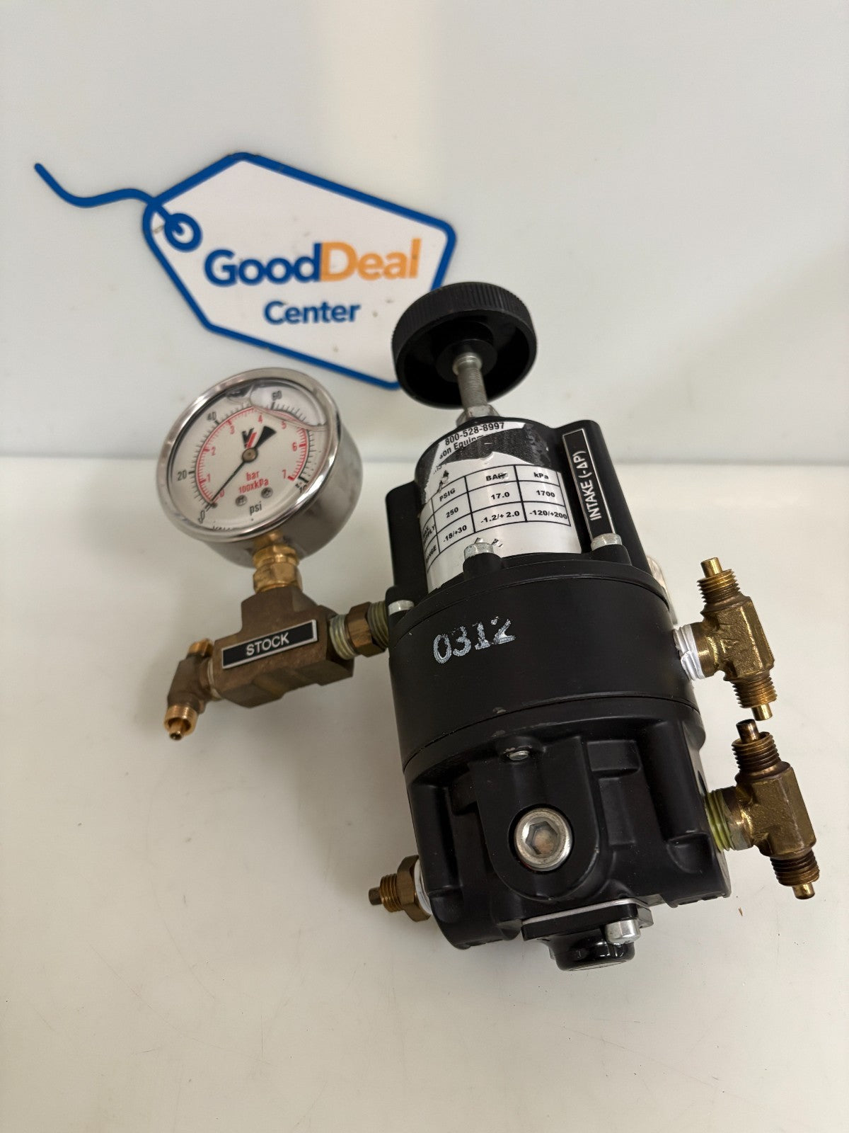 FAIRCHILD PRESSURE REGULATOR 0312 W/FITTINGS AND GAUGE0