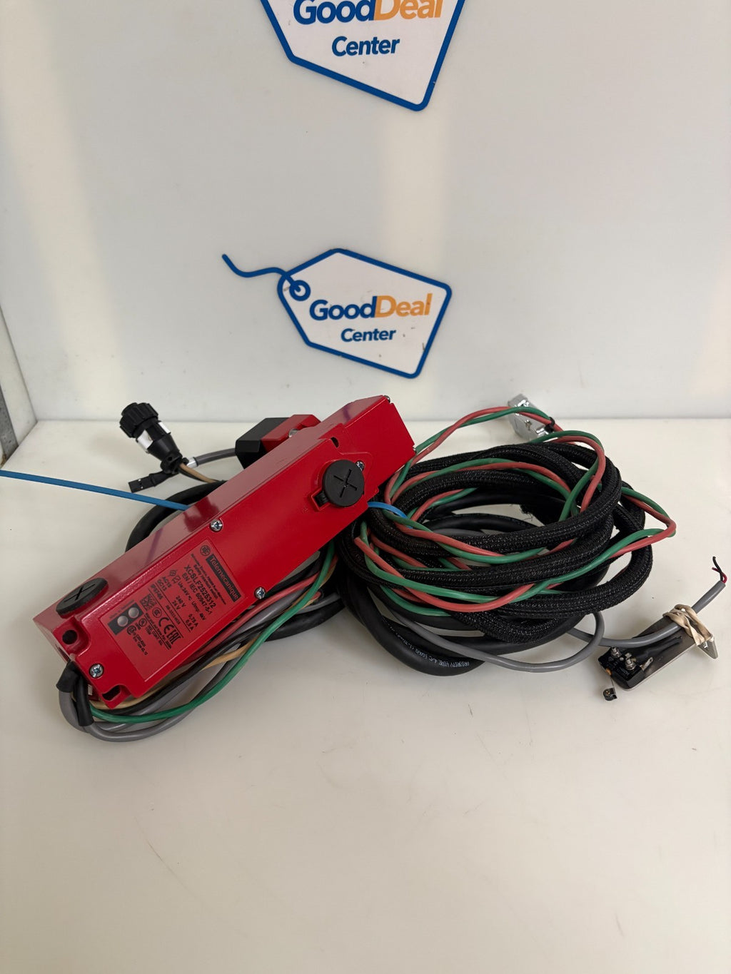 TELEMECANIQUE SAFETY INTERLOCK SWITCH XCSLF2525312 W/CABLES