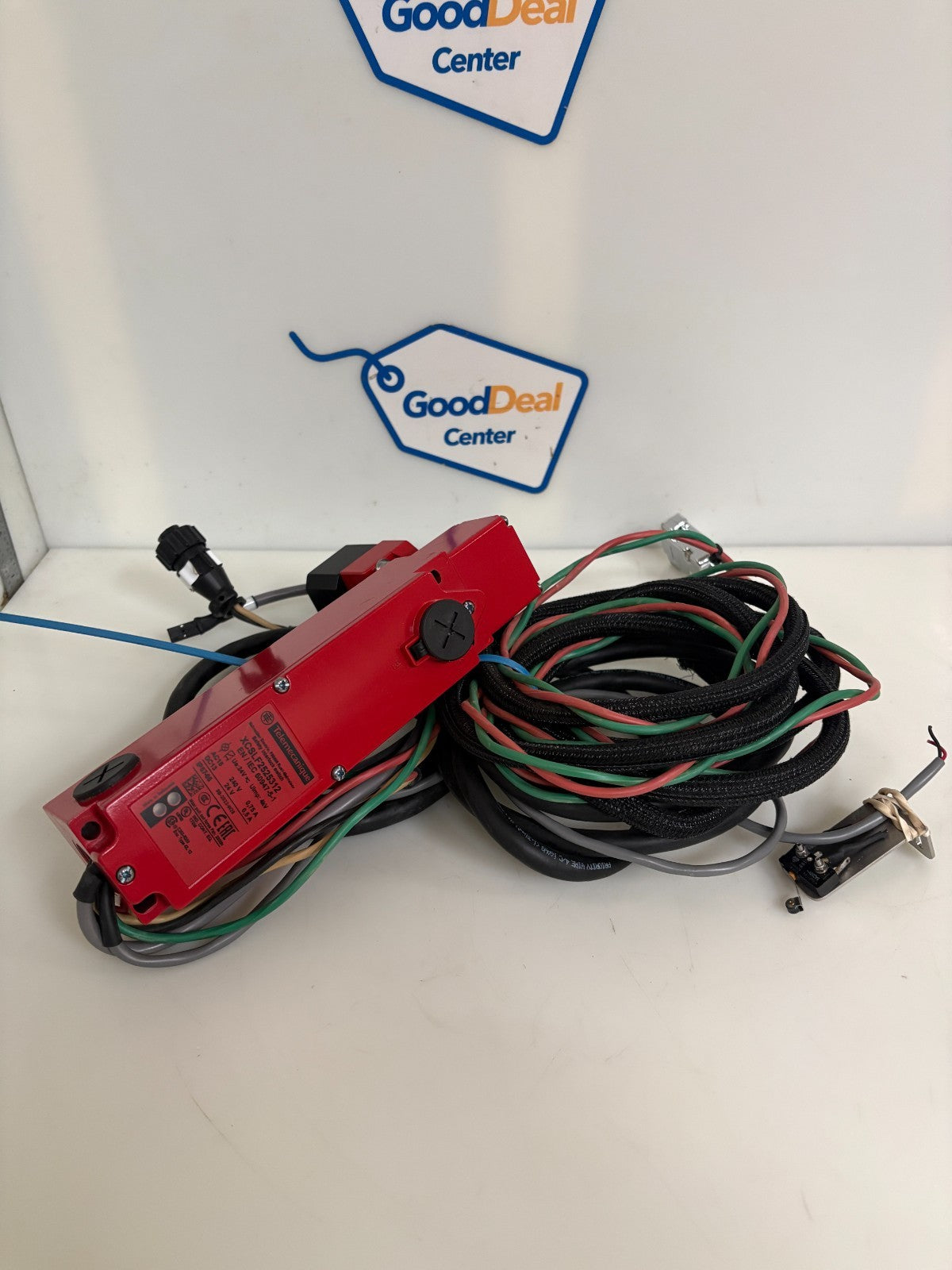 TELEMECANIQUE SAFETY INTERLOCK SWITCH XCSLF2525312 W/CABLES