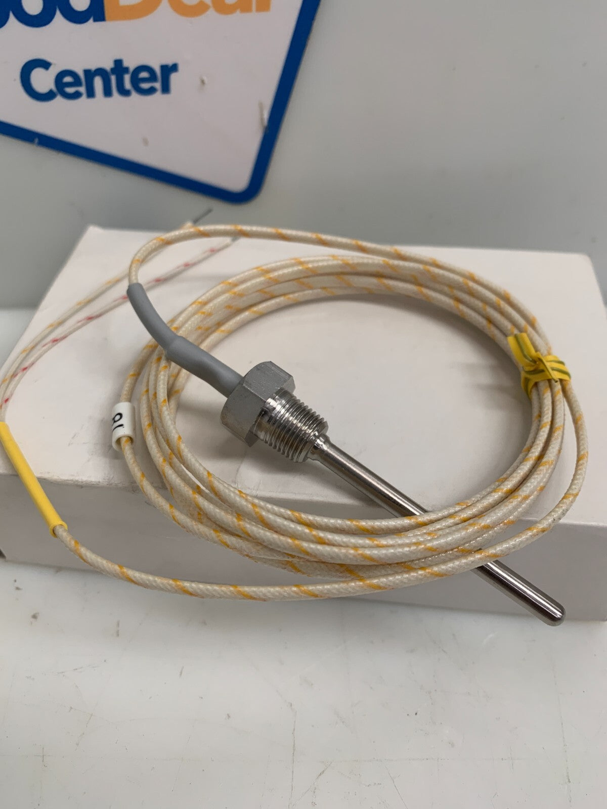 OMRON E52-IC6D-N 2M / E52IC6DN2M Temperature Sensor Thermocouple1